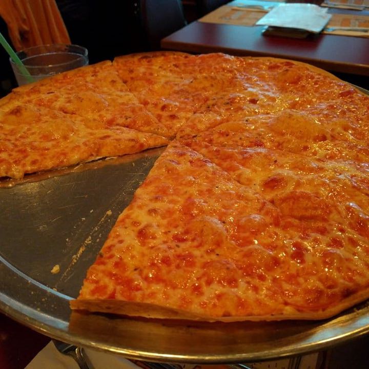 Lexinesbihals Pizza Review At Pete Eldas Bar Carmens Pizzeria One Bite