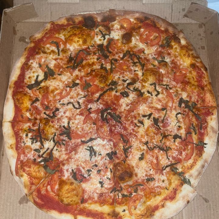 gabriel.garfunkel's Pizza Review at Alfredo's Pizza Villa One Bite