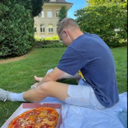 noahoetterli on One Bite Pizza App