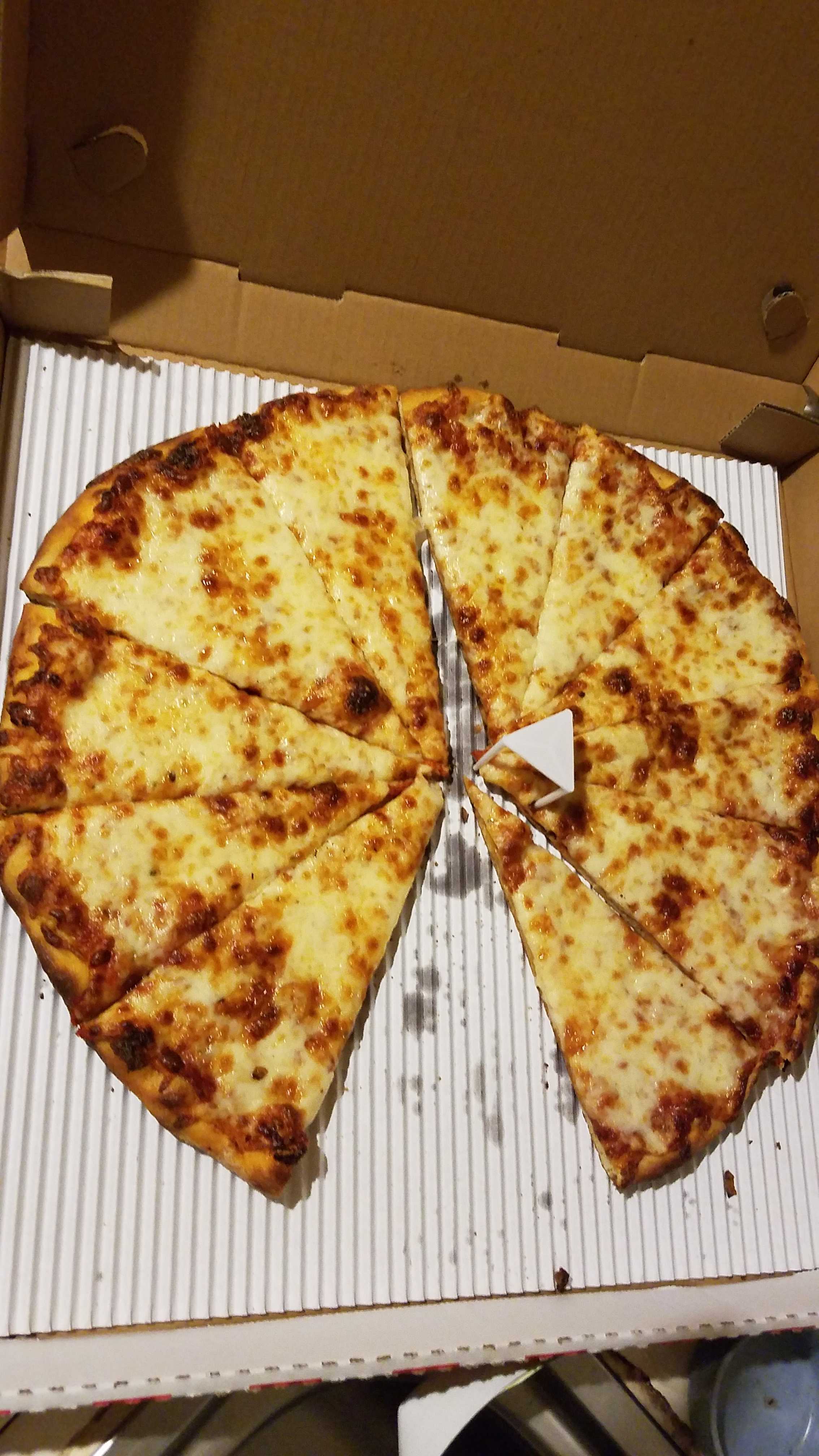 christopher.skilling's Pizza Review at Hector's Pizza | One Bite
