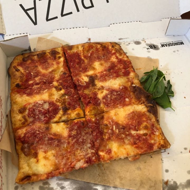 Brady Parro S Pizza Review At Oakwood Pizza Box One Bite Brady Parro S Pizza Review At Oakwood Pizza Box One Bite