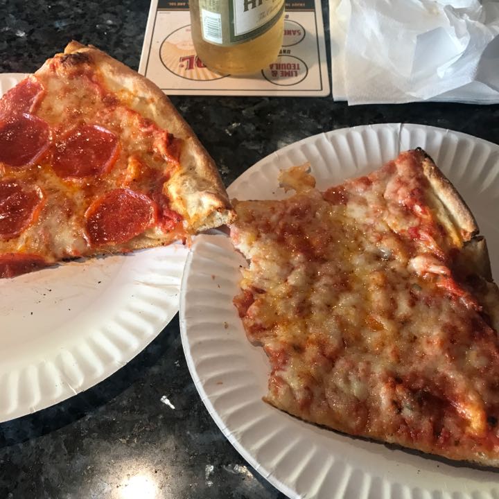 Pizza Review at Maxi's Pizza, Subs and Bar One Bite